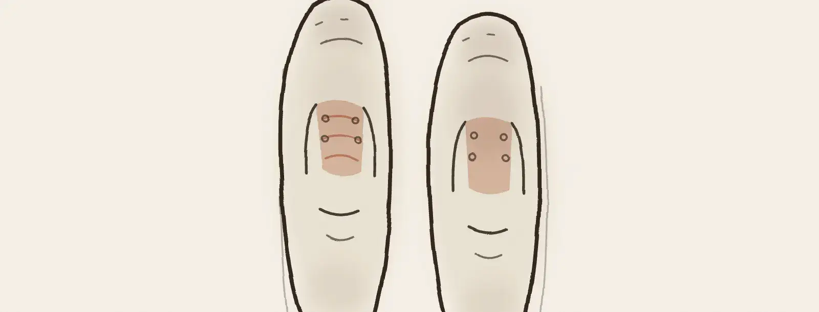 Paire de souliers vue de dessus, laçages apparents